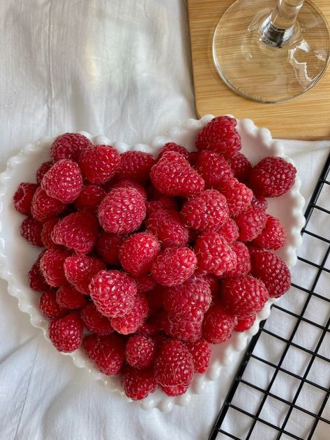 Strawberry Shortcake Characters, Fruit Photography, Delicacy Food, Red Fruit, Fruit And Veg, Food Obsession, Strawberry Shortcake, I Love Food, Aesthetic Food