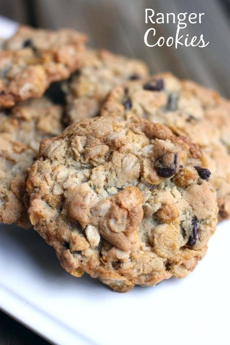 Ranger Cookies recipe from TastesBetterFromScratch.com Ranger Cookies Recipe, Ranger Cookies, Cowboy Cookie Recipe, Oatmeal Cranberry Cookies, Tastes Better From Scratch, Cowboy Cookies, Cookies Chocolate, Crinkle Cookies, Oatmeal Raisin