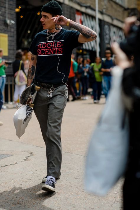 Best street style from London Fashion Week Men's SS20 | British GQ | British GQ Men’s Skater Fashion Style, Dickies Outfits Men Street, Dickies Outfits Men, Street Fashion London, London Fashion Week Mens, Masculine Fashion, London Fashion Week Street Style, Streetwear Essentials, Masculine Style