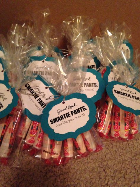 Little smartie gifts for my sorority sisters during finals week :) Sorority Service Projects, Sorority Tabling Ideas Events, Sunshine Chair Sorority Ideas, Sorority Academic Chair Ideas, Sorority Event Ideas Fundraising, New Member Educator Sorority Ideas, Sorority Sisterhood Retreat Ideas, Sisterhood Event Ideas, Sorority Fundraising Ideas