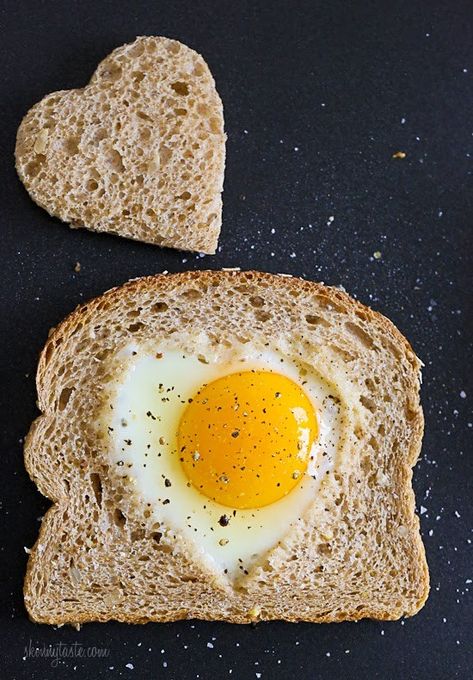 Avocado Toast Egg-in-a-Hole | Skinnytaste 5 Minute Breakfast, Whole Grain Toast, Eggs Over Easy, Toast Egg, Valentines Recipes, Cooking Avocado, Avocado Eggs, Spa Food, Avocado Toast Egg