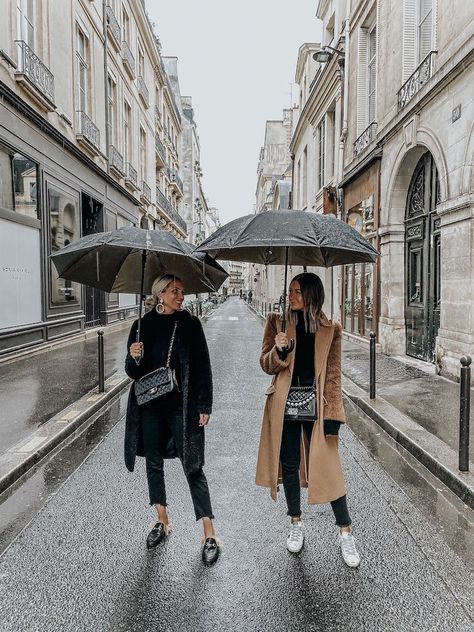 Cold Rainy Day Outfit, Amsterdam Outfit, Rainy Day Outfit For Work, Outfits Paris, Rain Outfit, Winter Mode Outfits, Paris Winter, Rainy Day Fashion, Europe Outfits