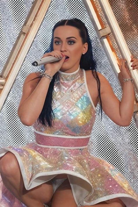 Katy Perry Costume, Katy Perry Hot, Pictures Of Women, Icona Pop, Bollywood Hairstyles, Curvy Women Jeans, Different Countries, Photos Of Women, Female Singers