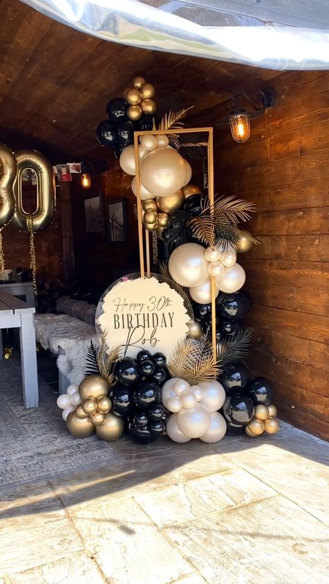 ✨ THE GOLD PLINTHS ✨ How gorgeous is this tho 😍 This style of set up is perfect for any occasions, the themed and colours are endless… | Instagram Men Birthday Color Scheme, 50th Birthday Colour Theme, Black And White Birthday Party Decor, Black And Gold Party Backdrops, All Gold Party Decorations, Formal Birthday Party Themes, 50th Birthday Set Up, Upscale Birthday Party Decor, Black White And Gold Party Decor