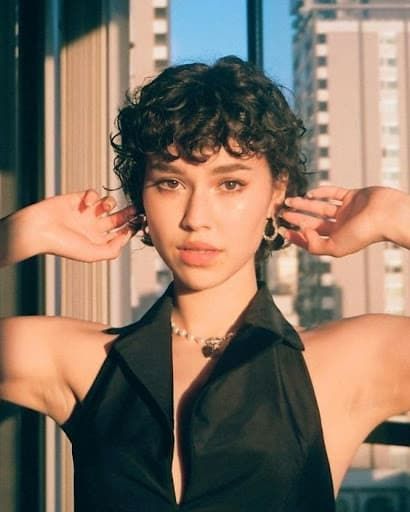 Really Short Wavy Haircuts, Short Curly Hair With Fringe, Pixie Cut Curly Hair, Hair Ideas For Women, Curly Pixie Hairstyles, Curly Haircut, Curly Pixie Haircuts, Wavy Pixie, Curly Hair Photos