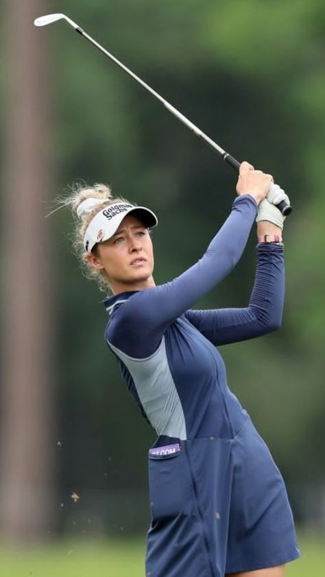 Golf Joggers, Nelly Korda, Stylish Caps, Coffee With Friends, Golf Attire, Golf Wear, Women Golfers, Pleated Trousers, Golf Pants