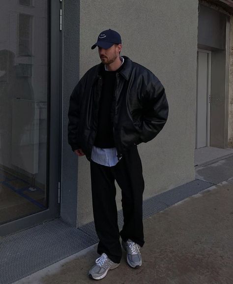 New Balance 530 Mens Outfit, New Balance 530 Outfit, 2022 Streetwear, Leather Jacket Outfit Men, Man Outfit, 90s Fashion Men, Street Fits, Black Men Fashion Casual, All Black Fashion