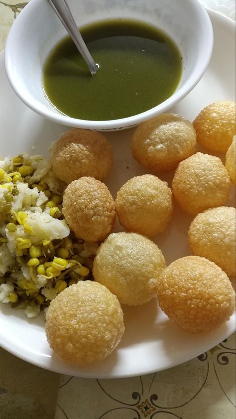 Paani Puri Snapchat, Pani Puri Snapchat Stories, Homemade Food Snapchat Indian, Pani Puri Snap, Pani Puri Aesthetic, Homemade Food Snapchat, Homemade Food Snapchat Story, Gol Gappa, Indian Food Photography