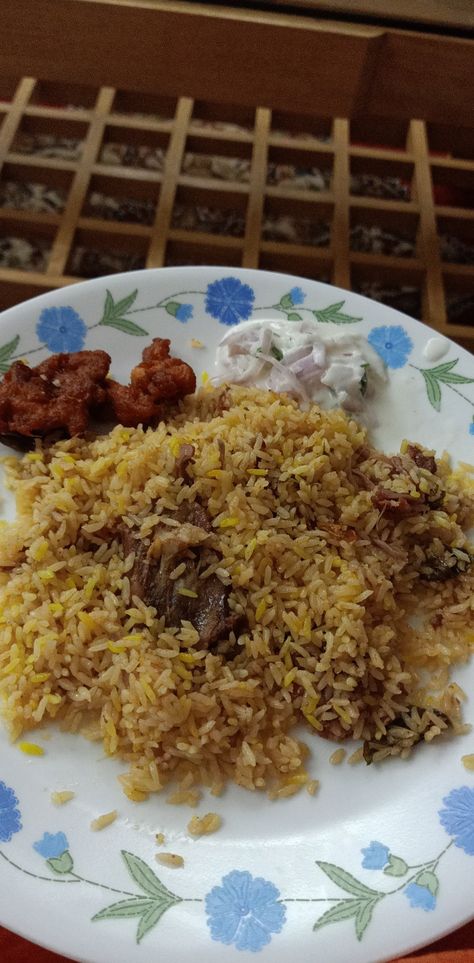 Indian Biryani Plate Biriyani Fake Snap, Biryani Aesthetic, Biryani Snap, Indian Biryani, Maple Glazed Chicken, Cajun Dirty Rice, Couple Goals Texts, Beef Biryani, Curry Chicken And Rice