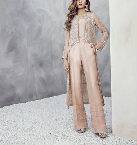 Hijab Stile, Slip Dress Outfit, Pakistani Party Wear Dresses, Nikkah Dress, Gaun Fashion, Salwar Kamiz, Pakistan Fashion, Indian Fashion Dresses, Desi Fashion