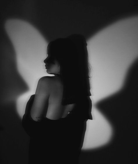 #butterfly #girl #shadow #pic Aesthetic Pictures For Instagram Highlights, Birthday Shadow Pictures, Butterfly Pictures Aesthetic, Birthday Photoshoot Ideas Shadow, Birthday Photoshoot Inspo At Home, Shadow Pictures Aesthetic, Shadow Birthday Photoshoot, Shadow Photoshoot Ideas, Butterfly Birthday Photoshoot