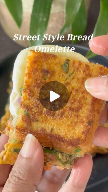 English Muffin Breakfast Ideas, Bread Omelette Recipe, Egg Breakfast Recipes, Egg And Bread Recipes, Bread Omelette, Egg Recipes For Kids, Sandwich Recipes Indian, English Muffin Breakfast, Omelette Recipe Easy