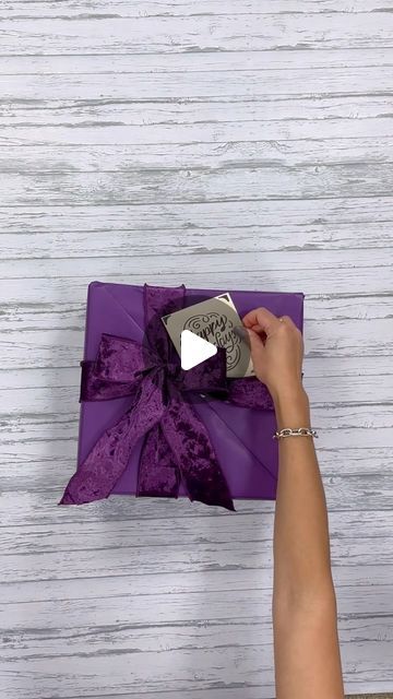 LENNIA (Folding Queen 👑) on Instagram: "how to gift wrap the 3 popular gifts #pots #blankets #wineglasses #wrappingpresents #giftwrapping #wrappinghack" How To Fold A Blanket For A Gift, How To Gift Wrap A Blanket, How To Wrap A Blanket As A Gift, Wrap A Blanket, How To Fold Scarf, One Happy Camper, Popular Gifts, Present Wrapping, How To Fold