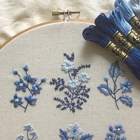 Simple Hand Embroidery Patterns, Diy Embroidery Designs, Handmade Embroidery Designs, Embroidery Stitches Tutorial, Pola Sulam, Hand Embroidery Projects, Hand Embroidery Flowers, Embroidery On Clothes, Cute Embroidery