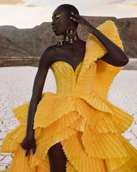 Michael Cinco Gowns, Miss Universe Canada, Michael Cinco Couture, Filipino Fashion, Michael Cinco, Miss Universe, Couture Gowns, Yellow Fashion, Mellow Yellow