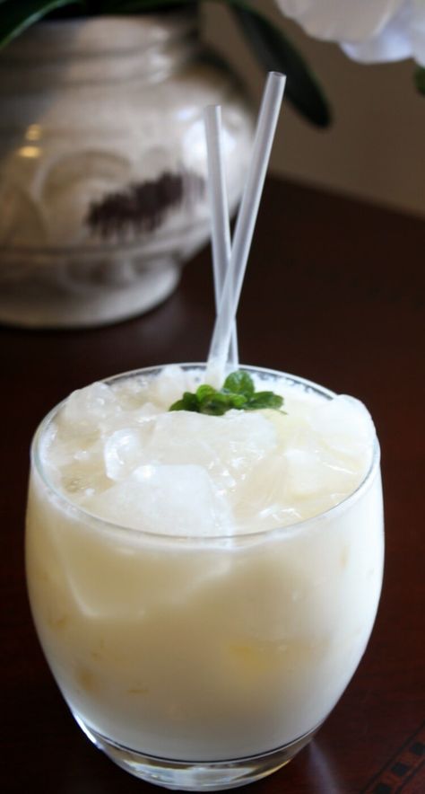 How to make the best RumChata cocktail the Pineapple Coconut RumChata Cocktail. Add all the ingredients, shake then strain over crushed ice. Rumchata Cocktails, Rumchata Drinks, Spring Drinks, Rumchata Recipes, Rum Chata, Tropical Drinks, Mix Drinks, Liquor Bar, Holiday Drink