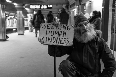 Human Kindness, Homeless People, Dale Carnegie, Coping Skills, Random Acts Of Kindness, Helping Others, Consciousness, Our Life, Helping People