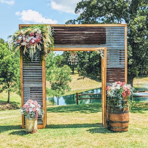 Dreamy Galvanized Metal Archway Farm Gate Decorating Ideas, Room Entrance Ideas, Living Room Entrance Ideas, Entrance Ideas Outdoor, Home Decor Kitchen Modern, Entrance Gate Ideas, Metal Archway, Sliding Gate Ideas, Farmhouse Gate