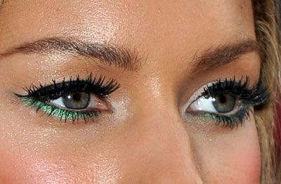 Green eyeliner Green Black Makeup, Teal Eyeliner, Eyeliner Inspiration, Eye Stye Remedies, Green Eyes Pop, Bottom Lashes, Green Eyeliner, Leona Lewis, Liquid Eyeliner Pen