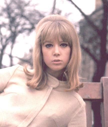 Pattie Boyd Pattie Boyd 60s, Patty Boyd, George Harrison Pattie Boyd, Patti Boyd, Late 60s Fashion, Beatles Girl, 1960s Hair, Pattie Boyd, 60s Hair