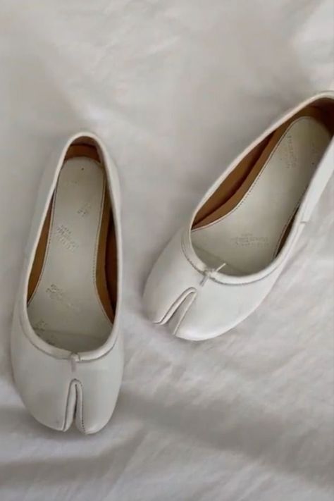 white tabi shoes for balletcore aesthetic and balletcore fashion White Ballet Flats With Ribbon, White Slip-on Ballet Flats, Ballet Tabi, Tabi Ballerina Heel, Beige Slip-on Pointed Toe Ballet Flats, Nude Outfits, Ballerina Flats, Loafers