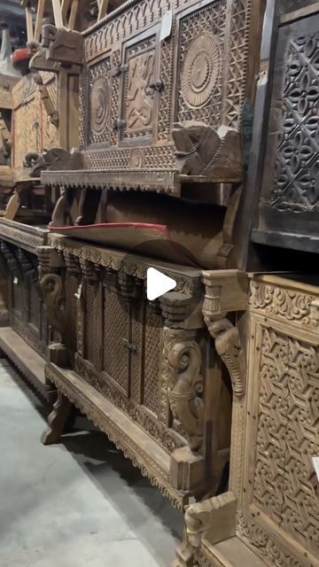 Furniture, Old Doors, Pillars, Home Decor, Antiques on Instagram: "Indian Antique Vintage Teak Wood Damchiya/Dowry Box/Hand Carved wooden Chest/ Indian Damchiya Box/ Antique Storage Box/ Indian Interior  ‘Damchiya’ is what was an Indian bride’s dresser used in earlier times. Most commonly used in Indian states of Rajasthan and Gujarat, these furniture pieces were used as hope  chests to store a bride’s dowry and after the wedding, these were used for storing clothes and other valuables. In modern times like ours, they make for great show stoppers in our hallways  and can also be used as kitchen cabinets, etc.  This is an original antique piece and has a beautiful patina.  Wooden carved Indian dowry box, vintage trunk, blanket box, wedding chest, storage chest, Indian furniture and decor: T Antique Indian Decor, Antique Indian Doors, Indian Antique Decor, Indian Vintage Home Decor, Antique Indian Furniture, Indian Cabinet, Wedding Trunk, Dowry Chest, Hope Chests