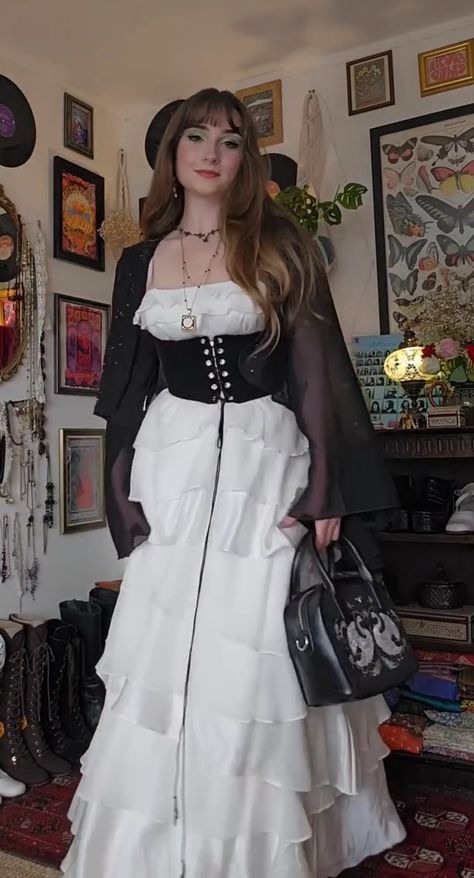 Fairy Grunge Fashion, Outfits Whimsigoth, Pisces Style, Silly Outfits, Vampire Character, Gothic Cosplay, Rock And Roll Girl, White Goth, Witch Vibes