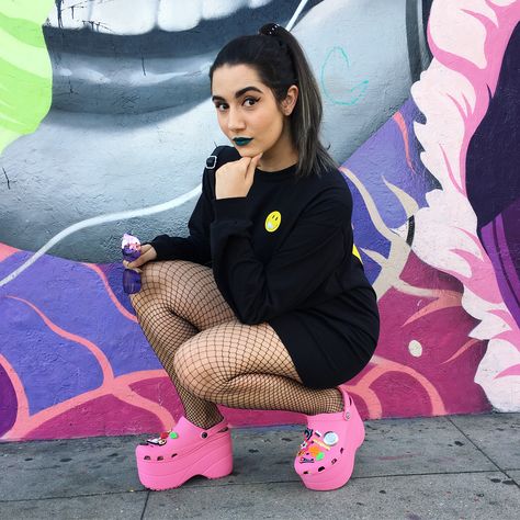 Platform Crocs. Need! I want them so much Safiya Nygaard, Crocs Outfit, Platform Crocs, Outfit Ideas For Church, Latina Outfit, Alt Girls, Women's Crocs, Girls Wear, Playing Dress Up