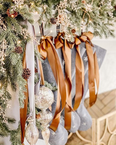 Ashley Childers | Designer on Instagram: “Only two more sleeps friends!!!! Are your stockings hung and your halls decked?! We’re so excited! 🎄🎅🏻 . . . . . #interior123…” Christmas Garland Ribbon, Ashley Childers, Christmas Creatives, Natal Boho, Dallas Christmas, Cedar Garland, Neutral Christmas Decor, Christmas Mantle Decor, Santa Pictures