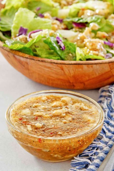 Blue Cheese Vinaigrette Dressing, Blue Cheese Vinaigrette, Green Salad Dressing, Steakhouse Recipes, Easy Salad Dressing Recipes, Blue Cheese Salad, Vinaigrette Salad, Salad Dressing Recipe, Easy Salad Dressing