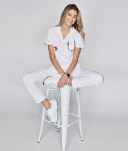 Nurse Studio Photoshoot, Scrubs Photoshoot Ideas, Doctor Photoshoot Ideas, Medical Photoshoot, Medical Scrubs Fashion, Dental Photos, Nurse Photos, Theme Carnaval, Medical Photography