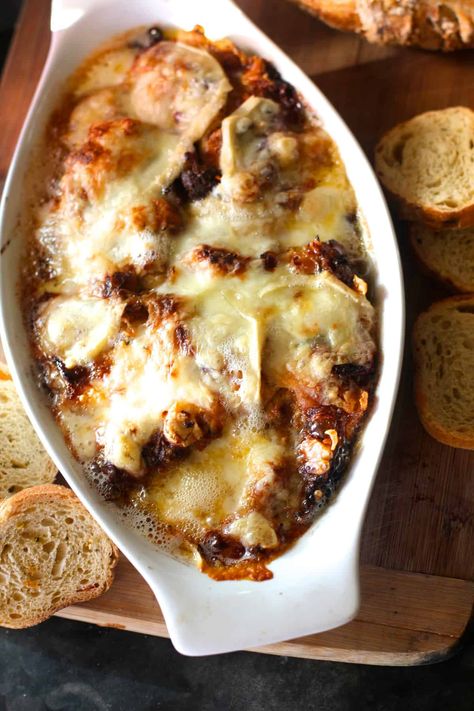 French Onion Soup Dip - The Seaside Baker French Onion Soup Dip Recipe, French Onion Soup Dip, Onion Soup Dip, French Appetizers, Sweet Onions, French Onion Soup Recipe, French Onion Dip, Onion Soup Recipes, Skillet Recipes