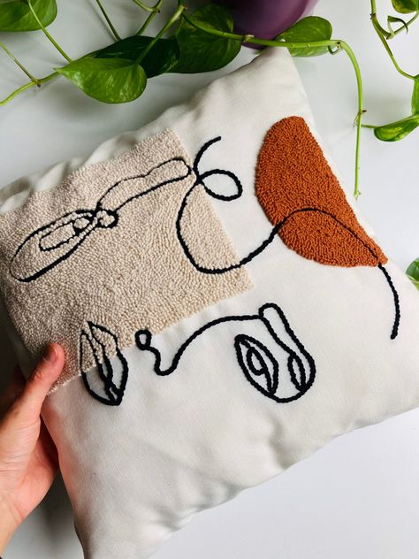 Minimalist Cushions, Punch Needle Pillow, Needle Cushion, Face Pillow, Handmade Pillowcases, Women Face, Art Women, Punch Needle Embroidery, Crochet Cushions