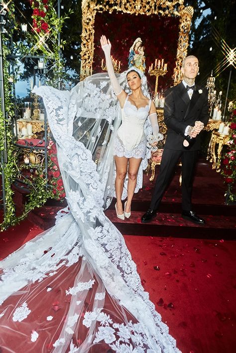 Cheers to the Happy Couple from Every Photo From Kourtney Kardashian and Travis Barker's Wedding Weekend in Italy on E! Online Kourtney Kardashian Wedding, Kourtney Kardashian 2018, Kardashian Wedding, Wedding Lunch, Celebrity Wedding Dresses, Travis Barker, Weddings By Color, Coordinating Outfits, Jenner Outfits