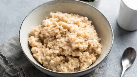 Cooking With Cream, Cream Of Wheat Recipes, Breakfast Simple, Poached Chicken Breast, Granola Recipe Homemade, Cream Of Wheat, Carrot Cake Oatmeal, Instant Oats, Clogged Arteries