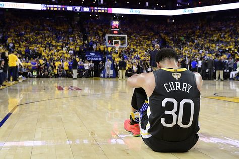 Steph Curry hits the pause button, but only on the game Steph Curry Jersey, Curry Nba, Nba Video, Warriors Game, The Warriors, Smart Auto, Klay Thompson, Steph Curry, Nba Jersey