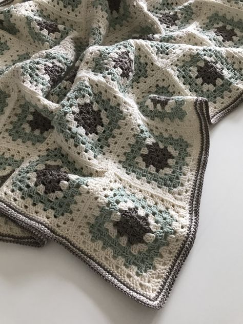 Grey Granny Square Blanket, Crochet Blanket Colorful, Sage Green Crochet Blanket, 3 Color Granny Square, Crochet Blanket Aesthetic, Large Granny Square Blanket, Crochet Patchwork Blanket, Crochet Bedsheets, Interesting Crochet