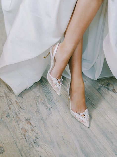 Best Bridal Shoes, Kitten Heel Wedding Shoes, Lace Crowns, Perfect Wedding Shoes, Heels Wedding, Bridal Shoes Flats, Lace Shoes, Shot List, Bow Pumps