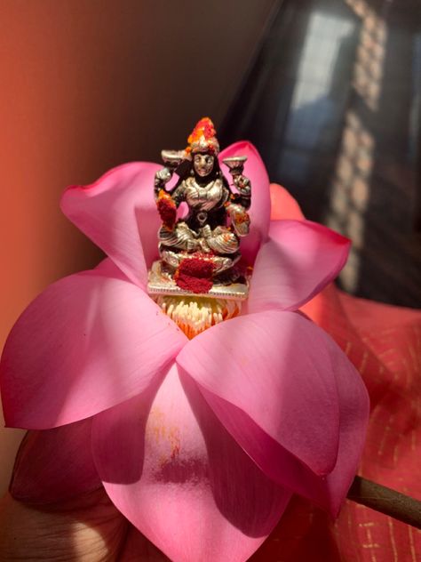 Margashish Mahalaxmi Pooja, Clay Ganesha, Mandir Decoration, Laxmi Narayan, Brushed Metal Texture, Pooja Decor, Pooja Decoration, Diwali Decoration Items, Temple Decor