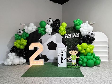 Arian’s 2nd birthday! Thanks to mommy for choosing us once again #soccertheme #eventdecor #houstonevents #balloongarland #kidsparties… | Instagram Football Theme Birthday Decoration, Soccer 2nd Birthday Party, Soccer Balloon Garland, Soccer 1st Birthday Baby Boy, Soccer Birthday Party Ideas For Boys, Soccer Birthday Theme, Soccer Theme Birthday Party, Football Theme Birthday Party, Football Birthday Party Ideas