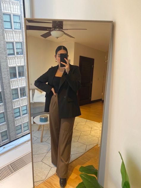 Work Outfits With Boots Professional, Oversized Blazer Work Outfit, Oversized Blazer Outfit Night, Oversized Blazer Outfit Work, Blazer Work Outfit, Modest Baddie, Oversize Blazer Outfit, Business Chic Outfits, Oversized Blazer Outfit