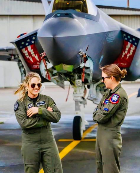 Female Air Force Pilot, Airmen Air Force, Air Force Pilot Woman Aesthetic, Air Force Photography, U.s. Air Force Women, Air Force Lifestyle, Royal Air Force Aesthetic, Women In Air Force, Air Force Military Women