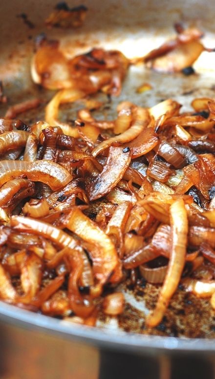 How to make perfect caramelized onions. Subtly sweet and savory at the same time! Perfect as a topping over pizzas, dips, soups, as a side dish to grilled meats, or as an addition to pasta and salads! JuliasAlbum.com #vegetarian_recipes #appetizers #vegetables Beef Sliders, Grilled Meats, Onion Recipes, Think Food, Sweet And Savory, Veggie Dishes, Grilled Meat, Vegetable Side Dishes, Caramelized Onions