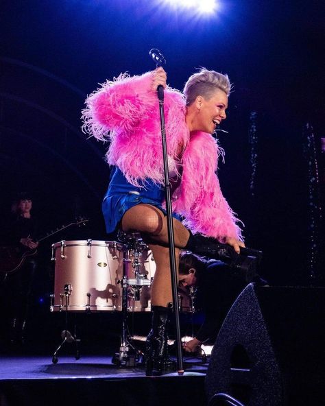 Pink The Artist, P!nk Concert Aesthetic, Pink Singer Aesthetic, P!nk Singer, P!nk Concert Outfit, P!nk Concert, P!nk Concert Outfit Ideas, P Nk, Pink The Singer