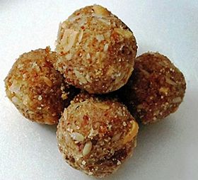 Ayurveda - Dry Ginger Laddu Dried Ginger Recipe, Using Fresh Ginger Root, Crystallized Ginger Recipe, Dryfruits Laddu, Konkani Recipes, Edible Gum, Rajasthani Food, Nutritional Snacks, Dry Ginger