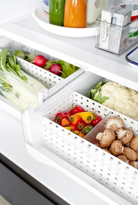 Organizing Fridge, Fridge Inside, Cleaning Refrigerator, Fridge Organization Ideas, Pantry Hacks, Cherry House, Storing Produce, Refrigerator Ideas, Functional Home Office