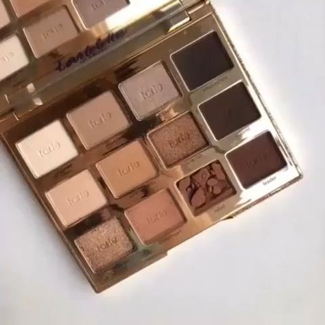 Makeup For 60 Year Old, Fix Broken Makeup, Maquillage Kylie Jenner, Broken Makeup, Fix Makeup, Makeup Pallets, Fancy Makeup, Luxury Makeup, Makeup Items