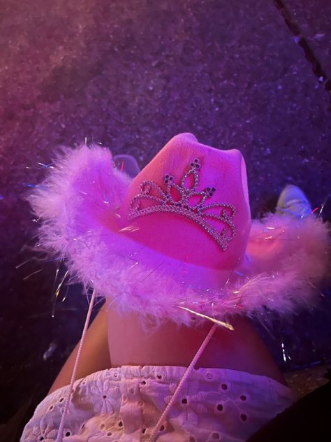 #pink #cowgirl #princess Pink Cowgirl Aesthetic, Cowgirl Princess, Midwest Princess, Cowgirl Aesthetic, Pink Cowgirl, Romanticizing Life, Pink