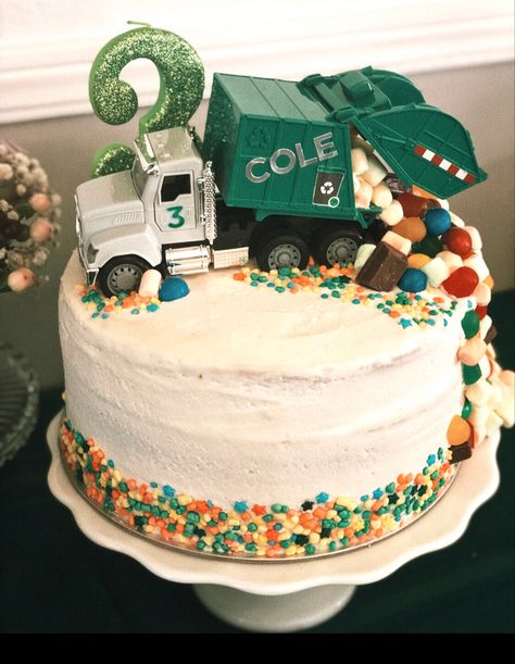 Garbage Truck Birthday, Trash Bash Cake By Jessica Kalafati San Francisco Trash Truck Birthday Party Cake Ideas, Rubbish Truck Birthday Cake, Trash Cake Birthday, Trash Truck Cake Ideas, Garbage Truck Birthday Party Cake, 5 Year Boy Old Birthday Cake, 3 Birthday Cake Boy, Birthday Cake Two Year Old, Trash Truck Cupcakes