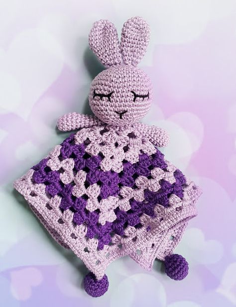 Adorable doudou lapin pour bébé , proposé par " Trentenaire and so what " , avec ses explications gratuites , un pas à pas en images pour le granny , et des explications très claires rangs par rangs ! Diy Baby Blanket Crochet, Baby Crochet Blanket Free, Baby Crochet Patterns Free, Baby Afghan Crochet, Crochet Amigurumi Free Patterns, Crochet Amigurumi Free, Crochet Patterns Free Blanket, Easter Crochet, Baby Blanket Crochet Pattern